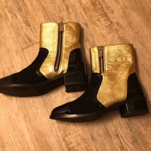 CHANEL Black/Gold leather boots